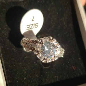 Ring 18kt white gold plated brass size 7